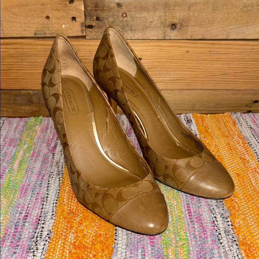 Coach, tan heels, sz 8B, GUC 3 1/2 inch heel